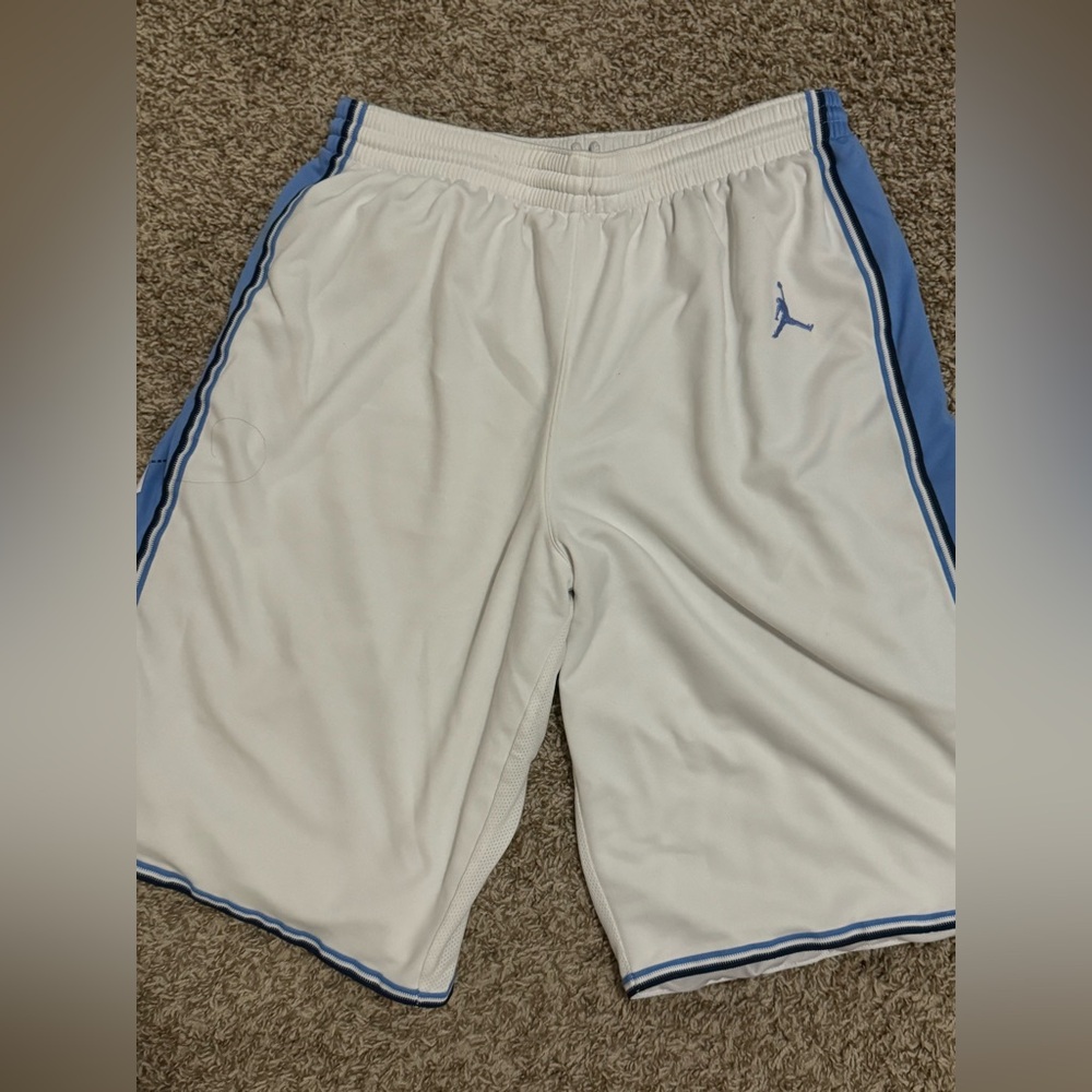 Vintage 90s Jordan Men's NORTH CAROLINA Athletic Shorts